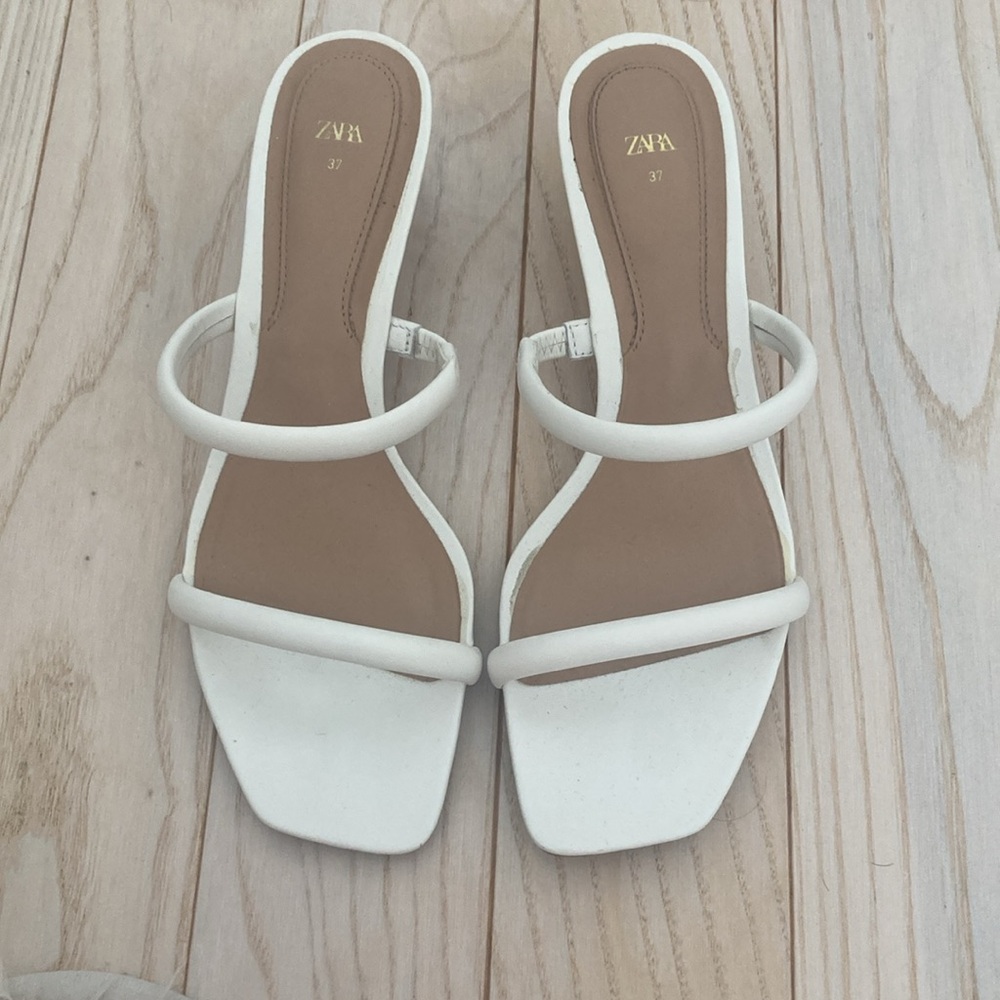 Zara White Minimalist Sandals with Square-Toe Design